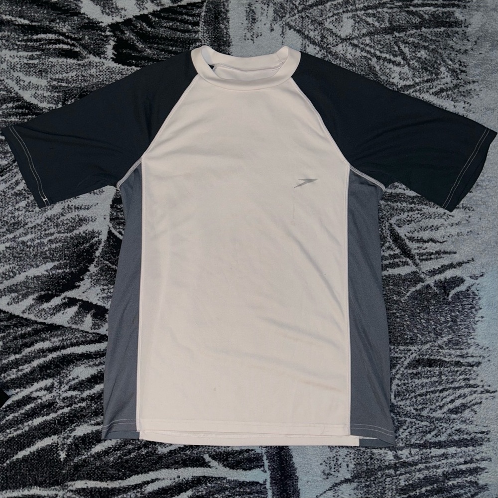 Medium white and blue polyester shirt